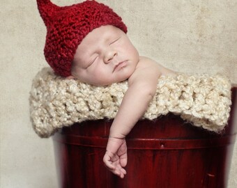 Free Shipping - KISS HAT for BABY, Premie to Toddler in Red or Pink Yarn, Photography Prop