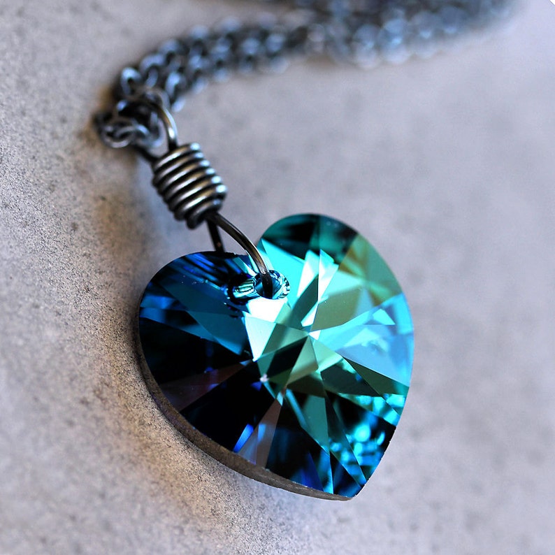 Bleu coeur collier Valentine bijoux cristal Swarovski facettes océan bleu coeur vert en argent Sterling oxydé Collier coeur Ultramarin image 2