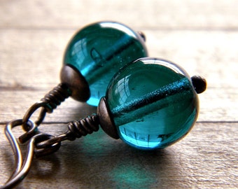 Peacock Teal Glass Boucles d'oreilles, Ocean Blue Green Czech Glass Antiqued Brass Dangle Boucles d'oreilles Bijoux de mariage de plage - Clearwater