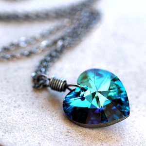 Bleu coeur collier Valentine bijoux cristal Swarovski facettes océan bleu coeur vert en argent Sterling oxydé Collier coeur Ultramarin image 1