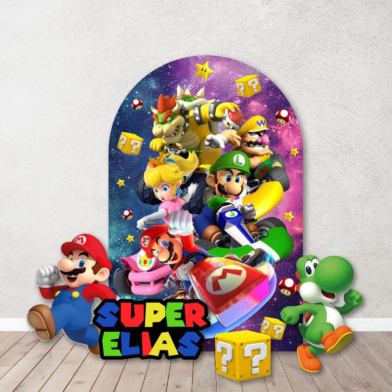 Może przedstawiać: Łukowate tło przedstawiające Mario, Luigiego, Księżniczkę Peach, Bowsera, Wario i Yoshiego w gokartach na tle fioletowej galaktyki z unoszącymi się blokami z pytajnikami i gwiazdami. Napis SUPER ELIAS jest wyświetlany kolorową czcionką.