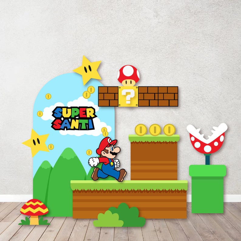 Może przedstawiać: Zestaw dekoracyjny z motywem Super Mario, zawierający tło z niebieskim niebem, zielonymi g&oacute;rami, ż&oacute;łtymi gwiazdami i złotymi monetami. Tekst głosi Super Santi. Zawiera figurkę biegnącego Mario, brązowe platformy z cegieł, blok z pytajnikiem i roślinę.
