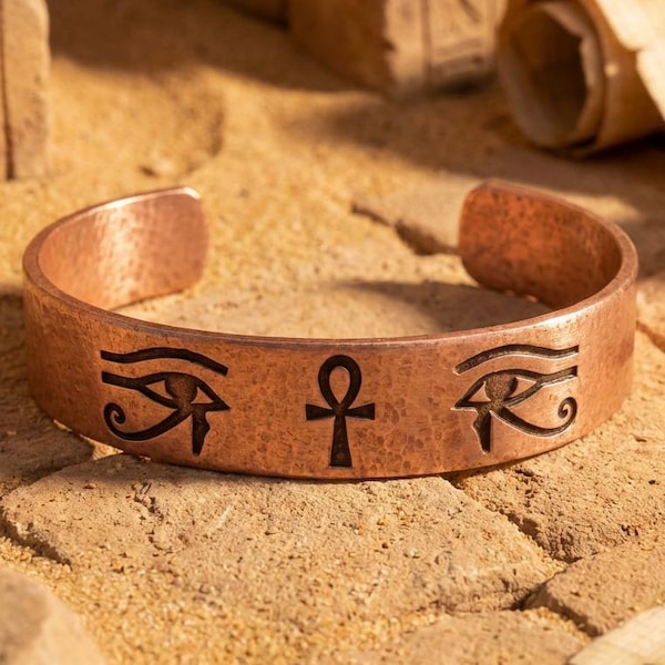 Brazalete Ankh de cobre martillado con el Ojo de Horus, brazalete talismán del antiguo Egipto.