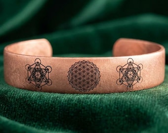 Brazalete de cobre, geometría sagrada, cubo de Metatrón, flor de la vida, símbolos de protección.