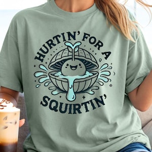 レトロ コンフォート T シャツ、Hurtin' For A Squirtin' スウェットシャツ、不適切なユーモア シャツ、大人向けの下品なクルーネック、面白い妻へのギフト