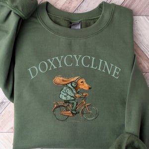 Sudadera con doxiciclina, camiseta veterinaria, sudadera con juego de palabras divertido, camiseta de farmacéutico, camiseta de ciclismo para perro salchicha, regalo para mamá perruna