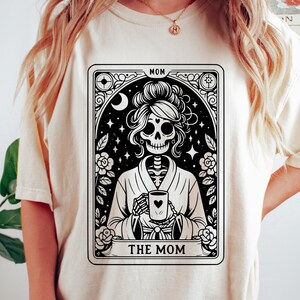 Sudadera con la Carta del Tarot de Mamá, Camiseta Esqueleto para el Día de la Madre, Camiseta Bruja para Mamá, Regalo Celestial para Mamá, Camiseta de Cuello Redondo para el Día de la Madre