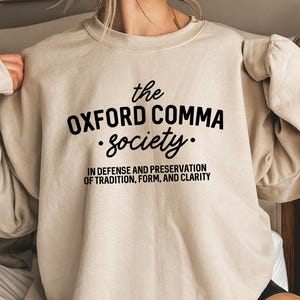 面白い文法スウェットシャツ、オックスフォードコンマ協会Tシャツ、英語教師シャツ、面白い先生へのギフト、文法警察パーカー、句読点Tシャツ