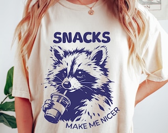 Waschbär Snacks machen mich schöner T-Shirt, süßes Tier Feinschmecker T-Shirt, Retro Snack Liebhaber Shirt, lustiges Waschbär Meme Sweatshirt