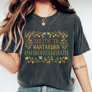 Retro Comfort Women T-shirt, Nolite Te Bastardes Carborundorum Shirt, Nolite Te Bastardes Tee, Feminist Gift, Sarcastic Women Sweatshirt