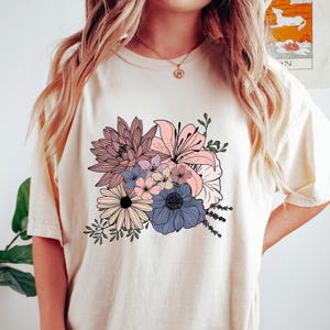 Boho Wildflowers Floral Nature Shirt, Flower Tshirt, Graphic Botanical Tee, Plant Lover Gift, Retro Bouquet Shirt, Aesthetic Floral Crewneck