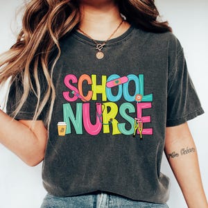 Maglietta per infermiera scolastica, maglietta per infermiera scolastica, maglietta per infermiera, regalo per infermiera scolastica, magliette per il ritorno a scuola, regalo di ringraziamento per infermiera scolastica