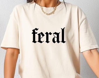 Camiseta Feral, Camiseta Feral Confortável, Moletom Feral Engraçado, Camiseta com Citação em Negrito, Gola Redonda da Era Feral, Camiseta Feral Sarcástica, Presente com Declaração de Humor