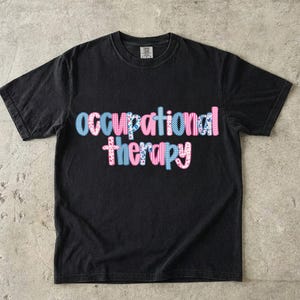 Comfort Colors® Ergotherapie-Shirt, Ergotherapie-T-Shirt, süßes Therapeut-Outfit, Ergotherapeut-Geschenk, ästhetisches OT Top