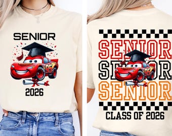 Camiseta de Rayo McQueen para la graduación de 2026, suéter de graduación de Disney con todos los personajes, camiseta del equipo para el viaje de graduación a Disneyland, ropa para la fiesta de la clase de 2026.