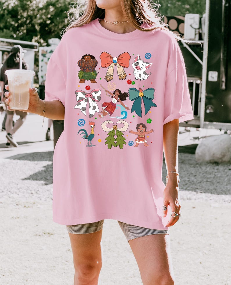 Akvarell Coquette Rosetter Disney Vaiana T-shirt, Tjejresa 2026 Topp, Flickig Estetik T-shirt, Familjesemesterkläder, Semester med vänner Outfit bild 3