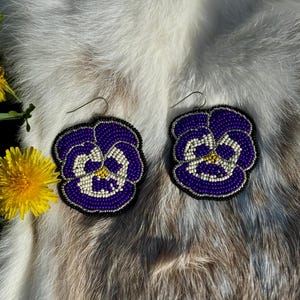 Beaded Pansy Earrings - Pansy Earrings - Flower Earrings - Floral Earrings