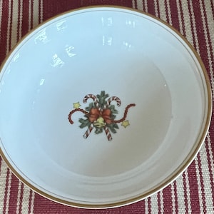 Vintage FITZ & FLOYD St Nicholas 9” Vegetable Bowl