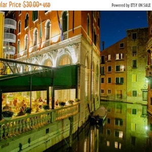 Fotografía de Venecia, Fotografía de Italia, Impresión nocturna de canal de café veneciano, Arte de pared de góndola para restaurante, Decoración del hogar ven26