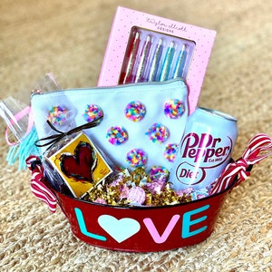 Valentine Small White or Red Oval Metal Bucket for Teacher Gift, Snack Basket, Valentine&#39;s Day;Client/Corporate Gift