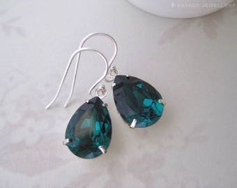 Mia - Boucles d'oreilles en cristal vert émeraude - Créé avec des cristaux autrichiens Boucles d'oreilles en argent May Birthstone - Cadeau d'anniversaire - Bridal Drops