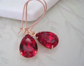 Pendientes de cristal rojo, colgantes rojo rubí, pendientes de dama de honor, joyas de oro rosa, pendientes colgantes escarlata, pendientes de lágrima.