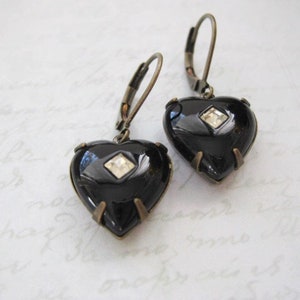 Boucles d'oreilles coeur noir , boucles d'oreilles coeur Saint Valentin , boucles d'oreilles coeur style déco , boucles d'oreilles romantiques Dangle , gouttes de coeur en verre vintage image 2