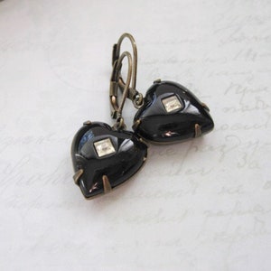 Boucles d'oreilles coeur noir , boucles d'oreilles coeur Saint Valentin , boucles d'oreilles coeur style déco , boucles d'oreilles romantiques Dangle , gouttes de coeur en verre vintage image 4