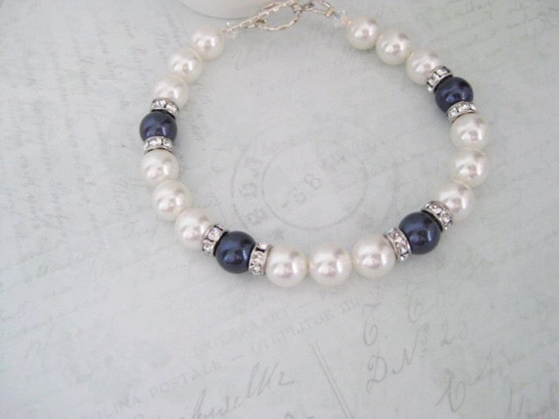 Catherine Pulsera de perlas marinas, algo azul, joyería de perlas, regalos de fiesta nupcial, pulsera de boda romántica, boda náutica imagen 2
