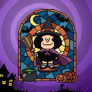 Puede incluir: Una ilustración en pixel art que muestra a un personaje disfrazado de bruja con sombrero y capa negros, sosteniendo una escoba. La escena está enmarcada por un diseño de vidriera con una luna creciente, un caldero y dos calabazas.