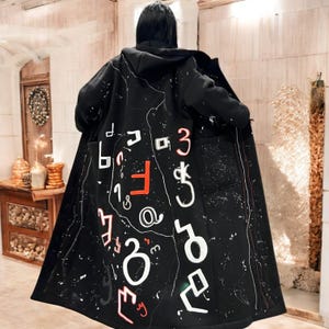 ジョージアン文字「ジョージアン ソウル」が入った黒いカーディガン
