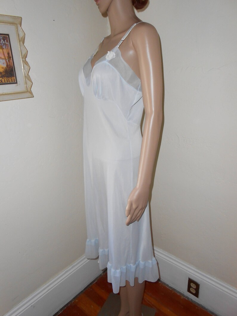 Size 36 Vintage Nylon SlipLight Blue Full Slip50/'s Slip