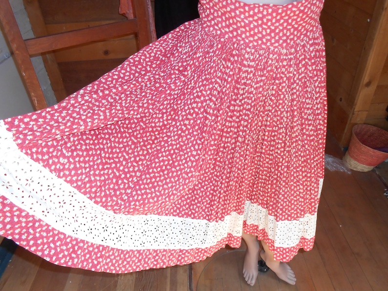 Size S-M Vintage Red-White 50/'s Cotton Full Skirt with Wide Waistband