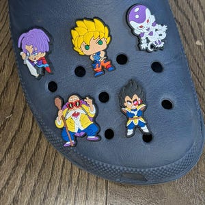 Adornos para sandalias inspirados en el anime japonés, colgante para zapatos, dije para zapatos