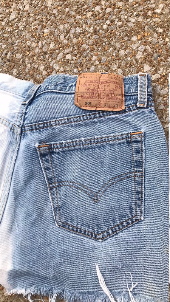 Vintage Levi’s 501 cut off jean shorts size 6 - image 3