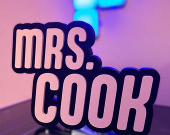 Letrero personalizado para profesor - Letrero de escritorio - Letrero con nombre - Cualquier color - Cualquier nombre - Placa con nombre - Letrero con nombre personalizado - Tiras de comando incluidas