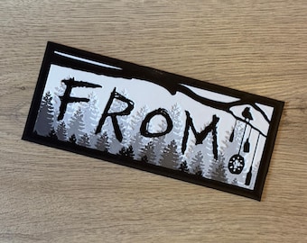 From Sign - Imán para refrigerador inspirado en el programa de televisión "From" / Accesorio / Decoración del hogar / Letrero de pared / Imán para refrigerador