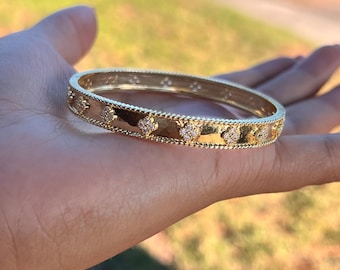 Gold Women's Flower-shaped Zircon Bangle Bracelet