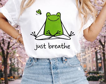 Grappig yoga kikker T-shirt met de tekst "Just Breathe" | Leuk dames T-shirt | Ontspannend dierenontwerp | Casual yogakleding | Kies je ontwerp