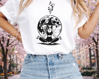 T-shirt met afbeelding van een mediterende heks en maan | Heksen-yoga T-shirt