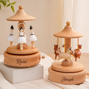 Puede incluir: Un juego de tres tazas de cerámica con un acabado mate moteado. Las tazas son de color crema, gris claro y gris oscuro. Cada taza tiene un diseño simple y minimalista.