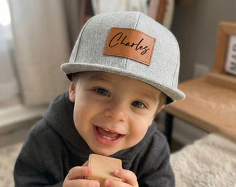 Personalisierte Leder Patch Trucker Hat, individueller Name Kinder Snapback, Laser gravierte Kleinkind Cap, Vatertagsgeschenk