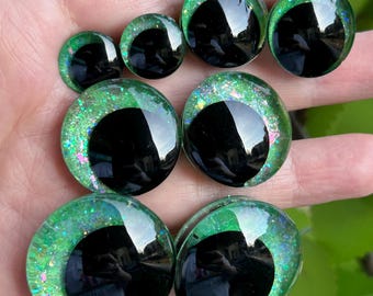 Grüne Sicherheitsaugen, irisierender Glitter, Platinen Stil, verschiedene Größen, handbemalt