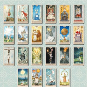 K&ouml;nnte beinhalten: Ein Tarotkartenset mit Aquarellillustrationen von Kaninchen in verschiedenen Szenen. Die Karten sind mit Titeln wie "Der Narr", "Der Magier" und "Die Liebenden" beschriftet. Die Worte "Major Arcana" stehen oben.