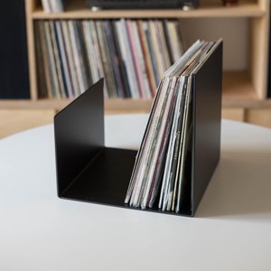 Estante minimalista de metal negro para discos de vinilo / Soporte moderno para LP / Almacenamiento y exhibición de vinilos