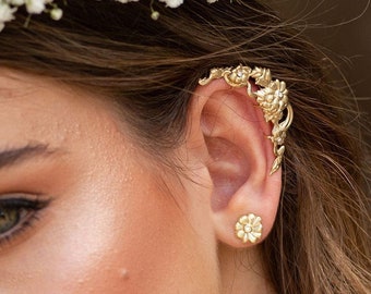 Daisy flowers Ear Cuff, Daisy Jewelry, ear crawler jewelry, ear climber, ear wrap, ear jacket, 18ct gold plated, non pierced