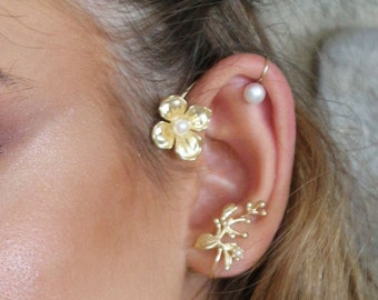 Flowers Ear Cuff , ear jewelry, ear climber, ear wrap, ear jacket, non pierced. Bridal jewelry .Tiny  Flowers and leaves Ear Cuff jacket,