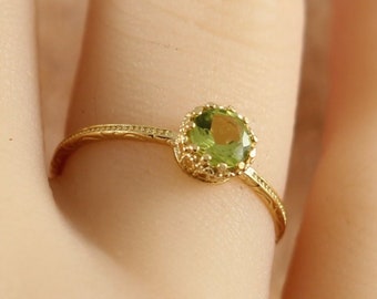 Peridot ring, Elegant Natural peridot Solitaire Ring.Bridal ring,mothers day gift, 925 sterling silver,or brass 18k gold plated,gift for her