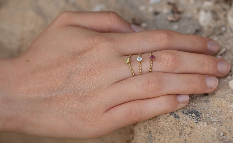 Stapelring, natuurlijke ronde gesneden edelsteen stapelen ring, enkele solitaire ring, delicate sieraden, geschenken voor haar , gouden ring afbeelding 4