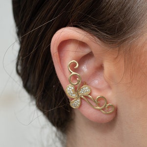 Gold ear cuff earring , ear crawler wedding jewelry, ear climber, ear wrap, ear cuff no piercing earring . gold jewelry, statement earring